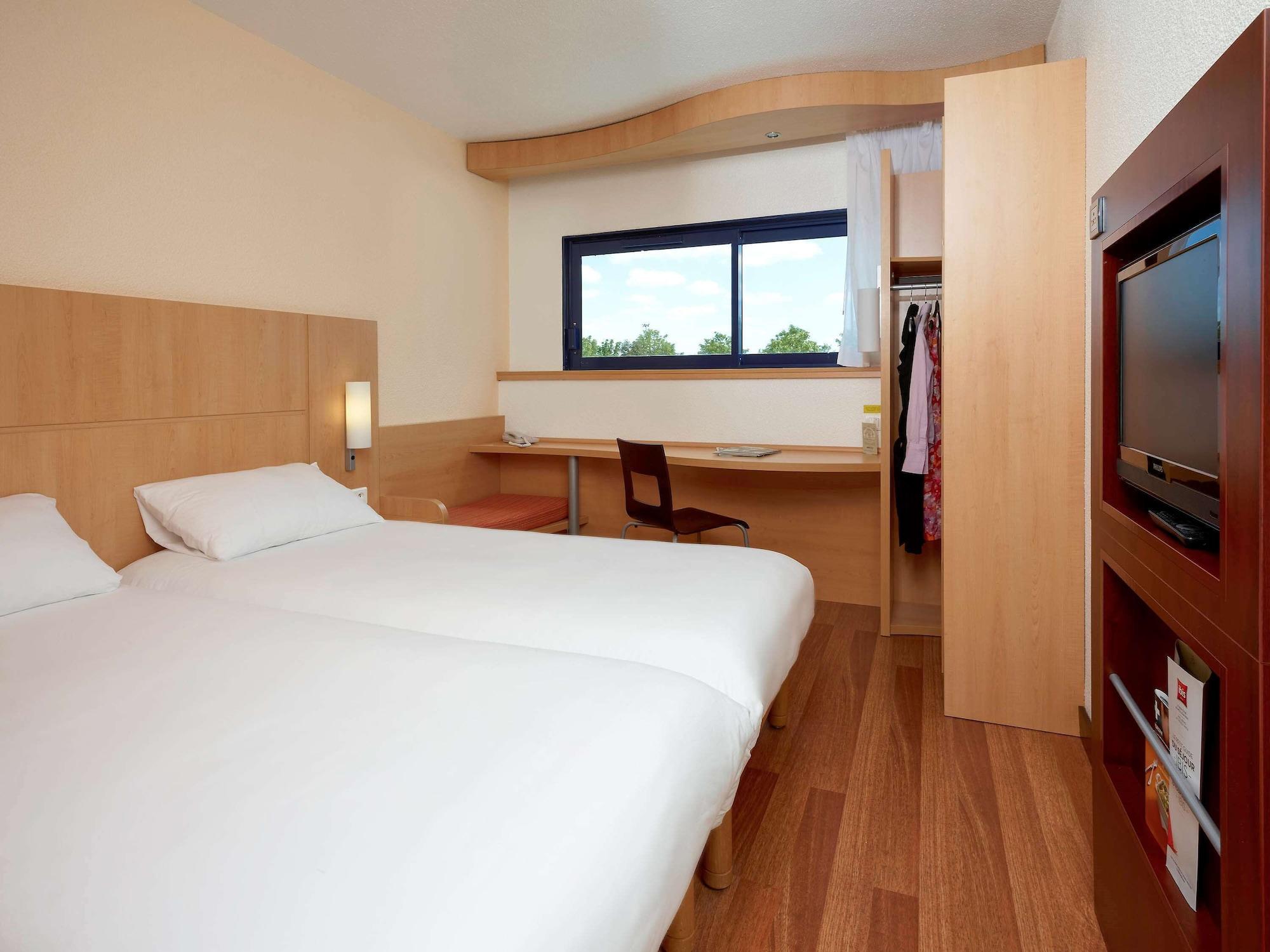 Ibis Site Du Futuroscope Hotel Chasseneuil-du-Poitou Bagian luar foto
